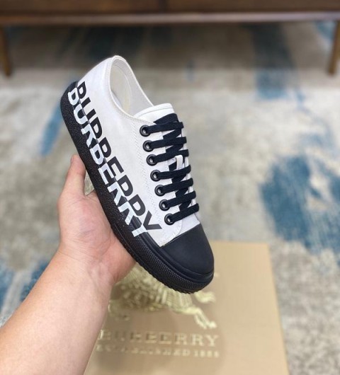 레플리카 버버리 스니커즈