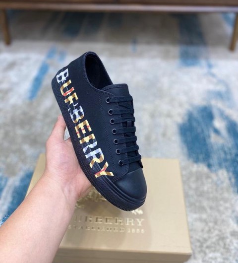 레플리카 버버리 스니커즈