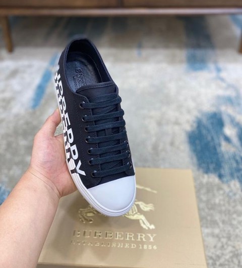 레플리카 버버리 스니커즈