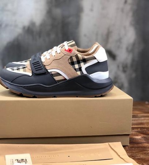 레플리카 버버리  스니커즈