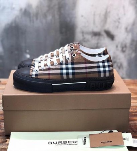 레플리카 버버리 스니커즈