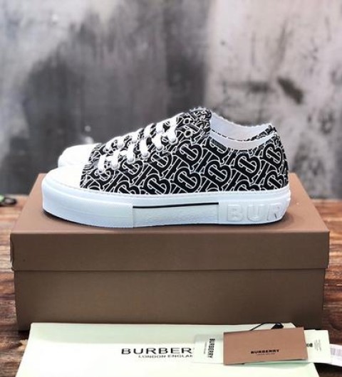 레플리카 버버리 스니커즈