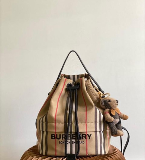 레플리카 버버리 포이베 드로스트링 버킷백
