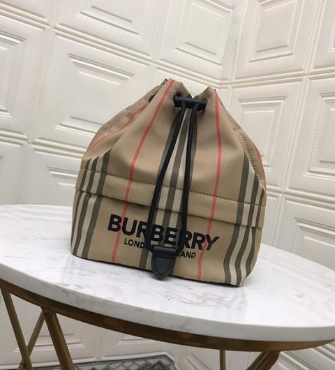 레플리카 버버리 포이베 드로스트링 버킷백