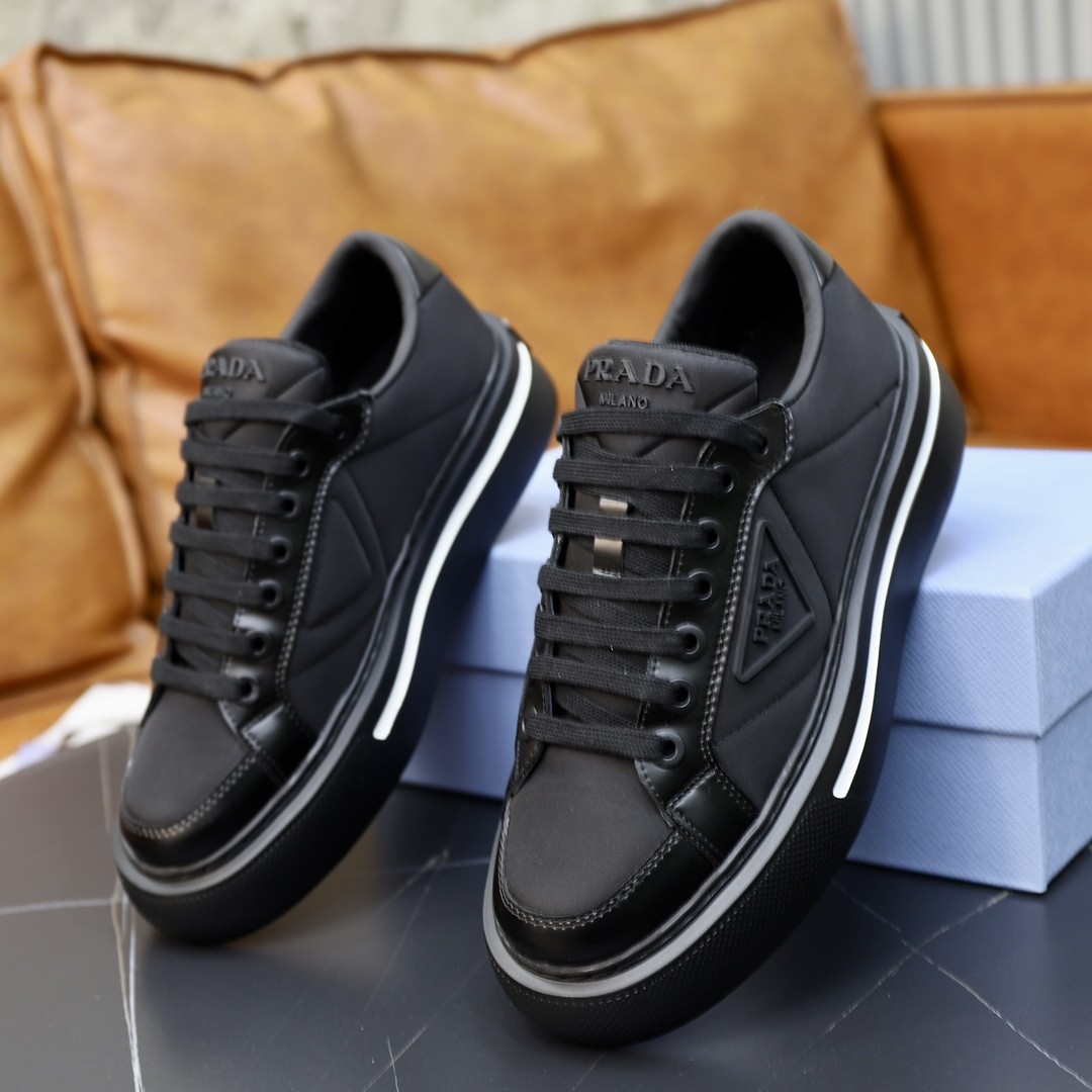 프라다 매크로 리나일론 브러시드 레더 스니커즈 H12팩토리